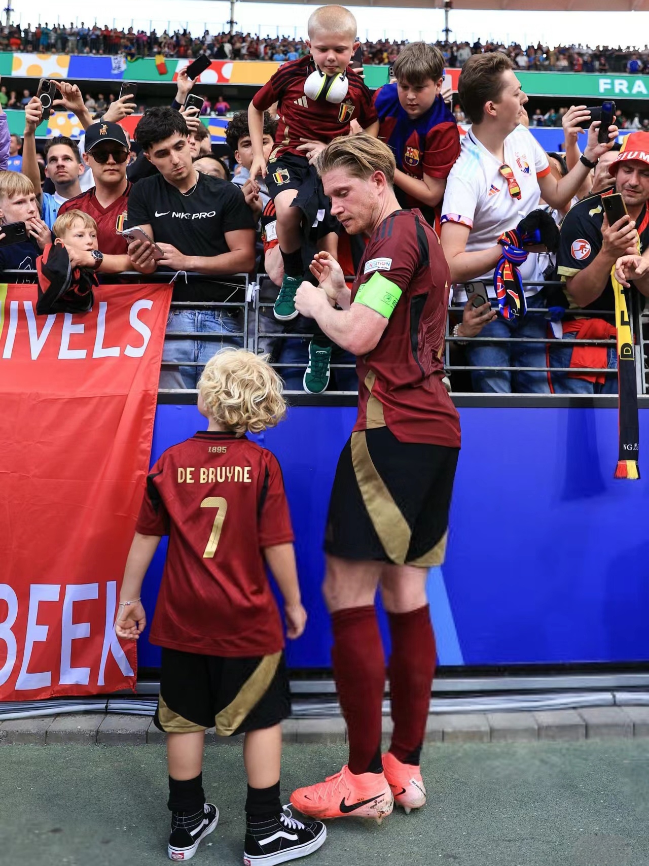 关于利物浦迎德国杯关键赛；赛后远射贴柱；目标明确；临场指挥获称赞的信息