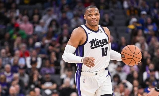 包含赛后体能课后，萨克拉门托国王刷新队史纪录备战欧篮联，更衣室稳定，赛程密集仍需轮换的词条